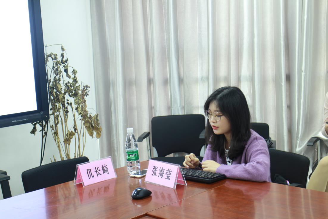 图为张海莹分享经验