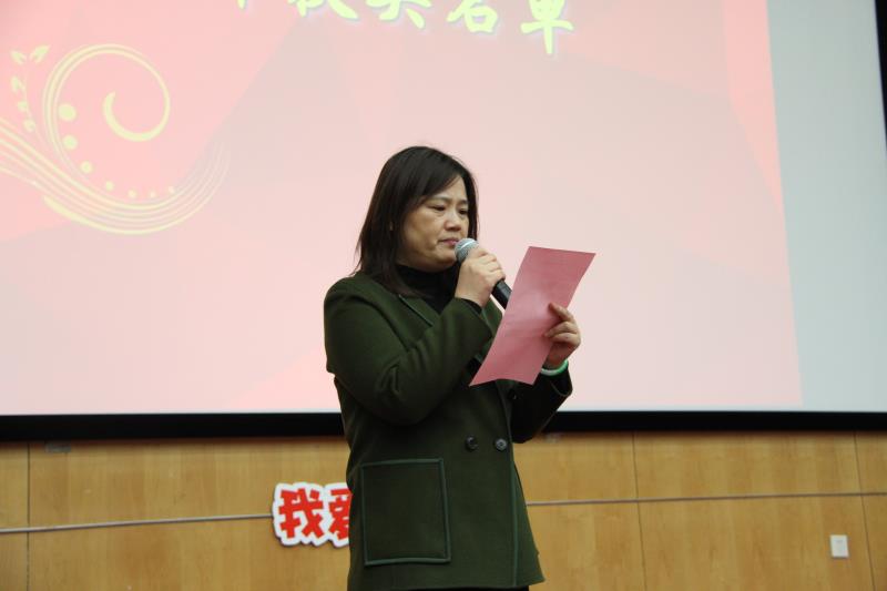 图为校党委副书记\副校长翁德玮宣布获奖名单